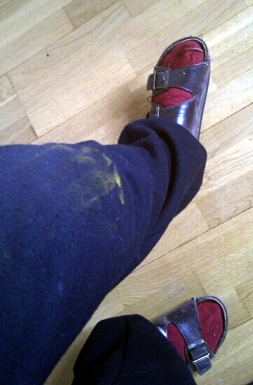 Helt otrendiga mjukisbrallor, röda yllesockar och mina innerligt älskade inneskor